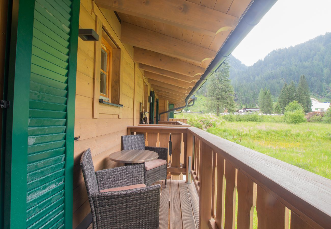 Chalet in Uttendorf - Lodge kleiner Bär 191 im Tauerndorf Enzingerboden