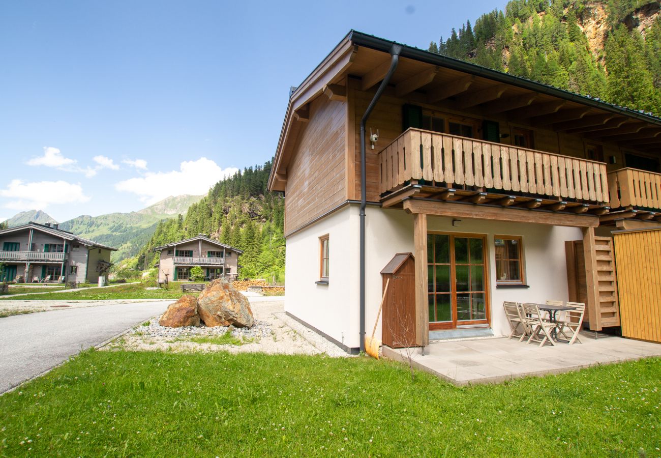 Chalet in Uttendorf - Lodge kleiner Bär 191 im Tauerndorf Enzingerboden