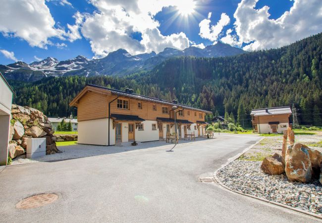 Chalet in Uttendorf - Lodge Enzian 194 im Tauerndorf Enzingerboden