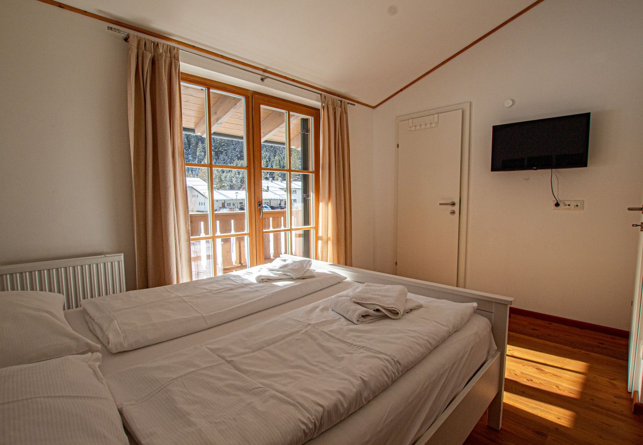 Chalet in Uttendorf - Lodge Enzian 194 im Tauerndorf Enzingerboden