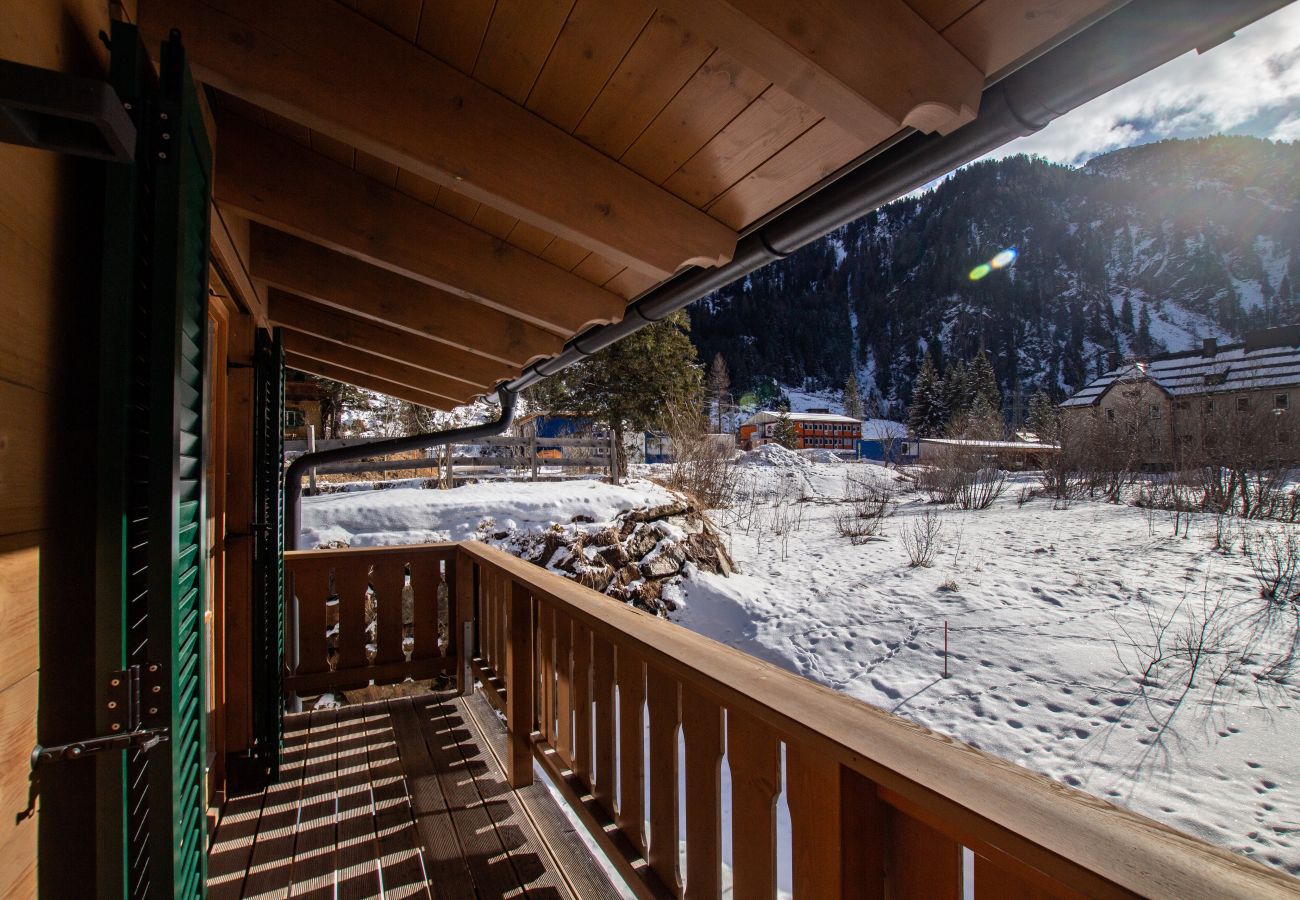Chalet in Uttendorf - Lodge Enzian 194 im Tauerndorf Enzingerboden