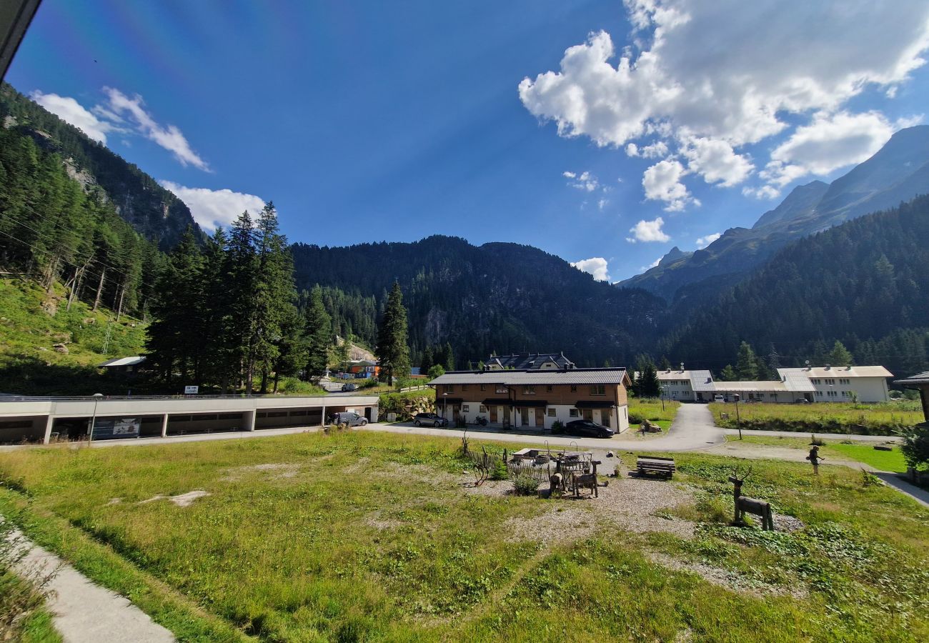 Chalet in Uttendorf - Lodge Seeblick 161 im Tauerndorf Enzingerboden