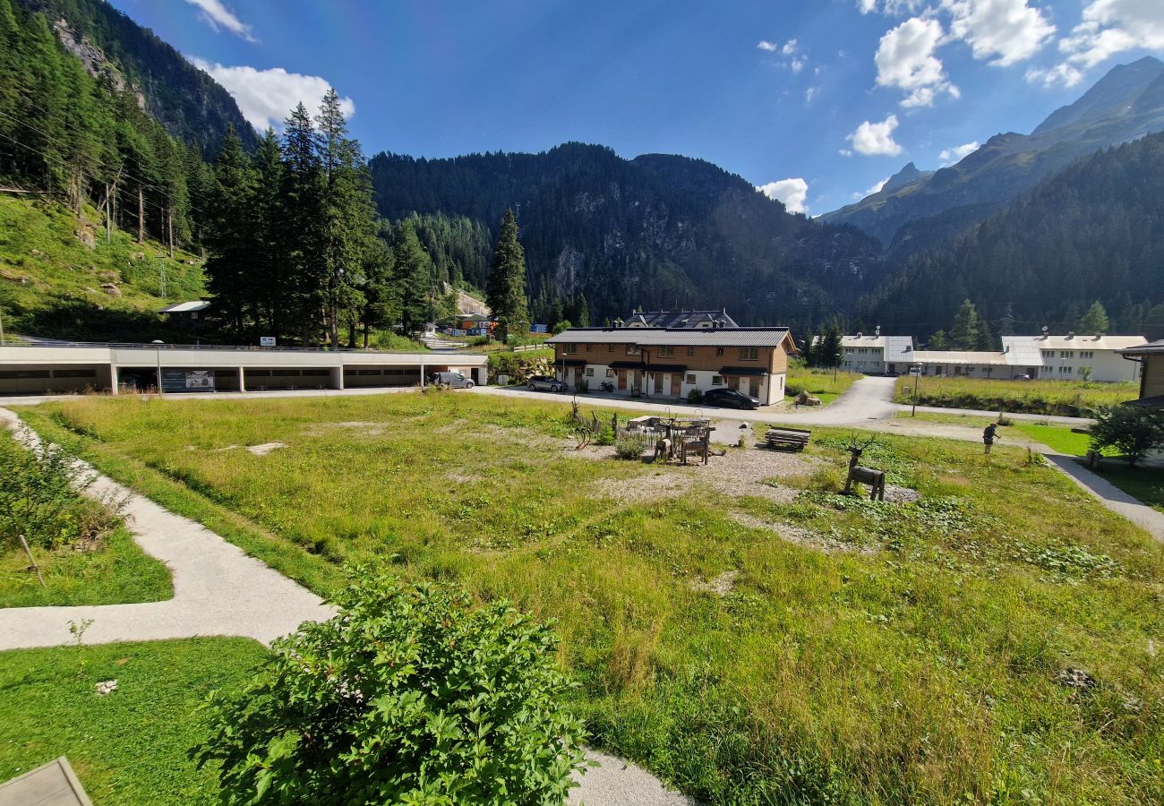 Chalet in Uttendorf - Lodge Seeblick 161 im Tauerndorf Enzingerboden