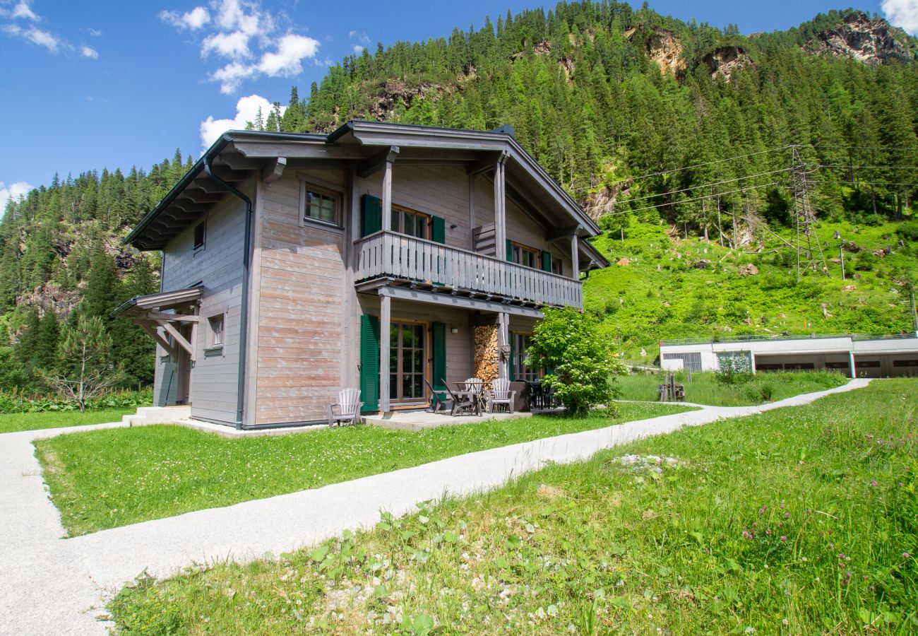 Chalet in Uttendorf - Lodge Seeblick 161 im Tauerndorf Enzingerboden