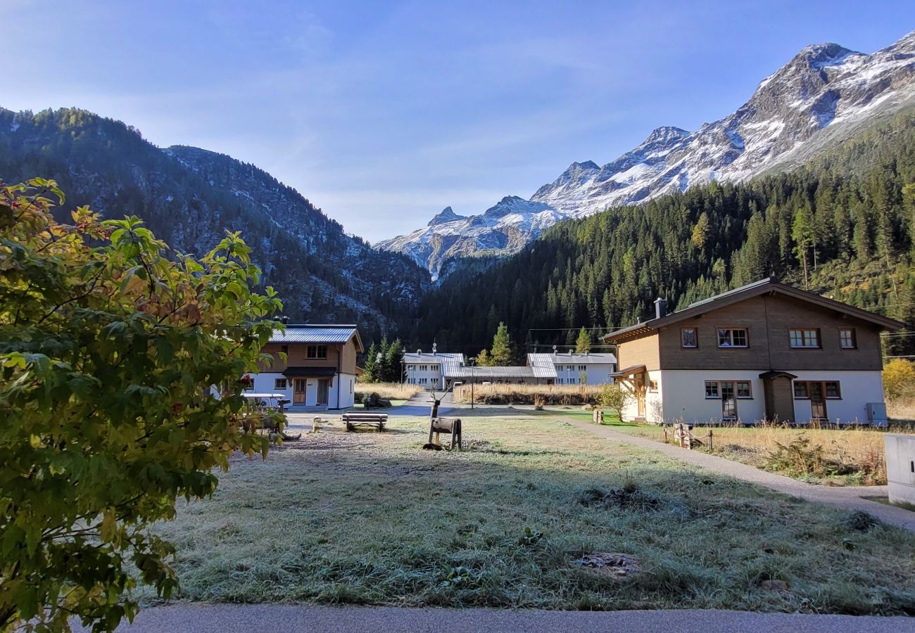 Chalet in Uttendorf - Lodge Seeblick 161 im Tauerndorf Enzingerboden