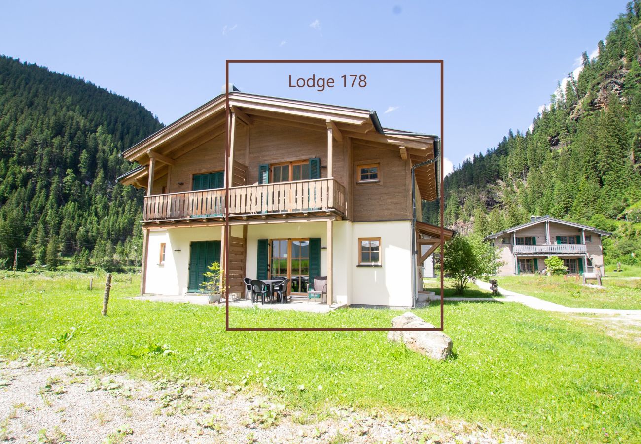 Chalet in Uttendorf - Lodge Adlerhorst 178 im Tauerndorf Enzingerboden