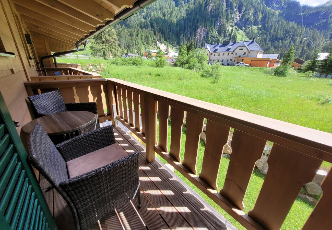 Chalet in Uttendorf - Lodge kleiner Bär 191 im Tauerndorf Enzingerboden