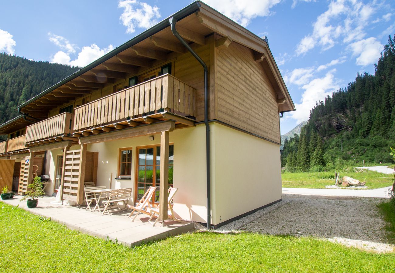 Chalet in Uttendorf - Lodge Enzian 194 im Tauerndorf Enzingerboden