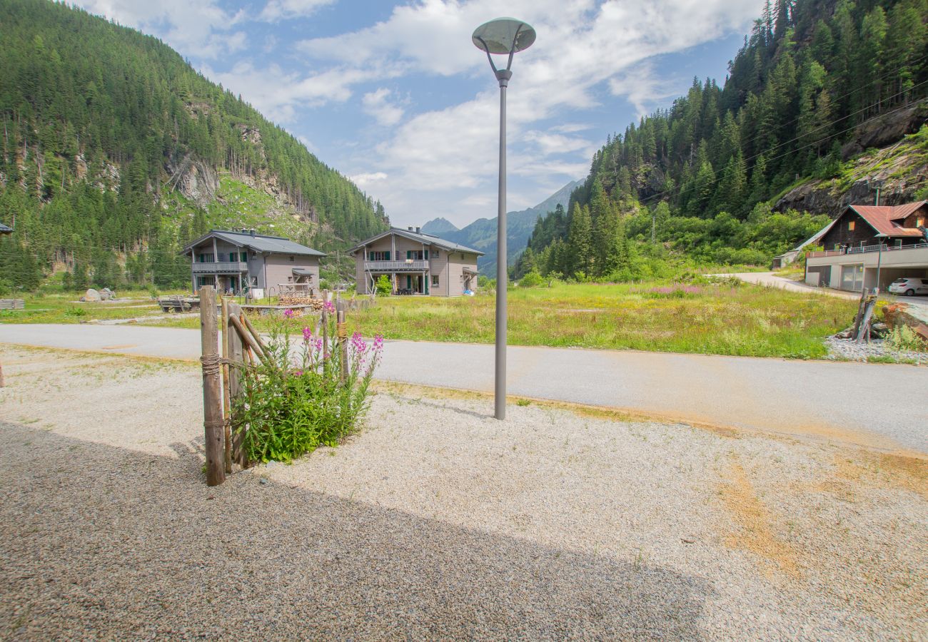 Chalet in Uttendorf - Lodge Enzian 194 im Tauerndorf Enzingerboden