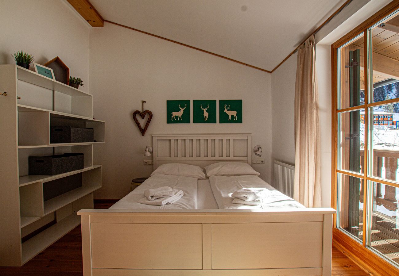 Chalet in Uttendorf - Lodge Enzian 194 im Tauerndorf Enzingerboden