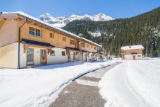 Chalet in Uttendorf - Lodge Enzian 194 im Tauerndorf...
