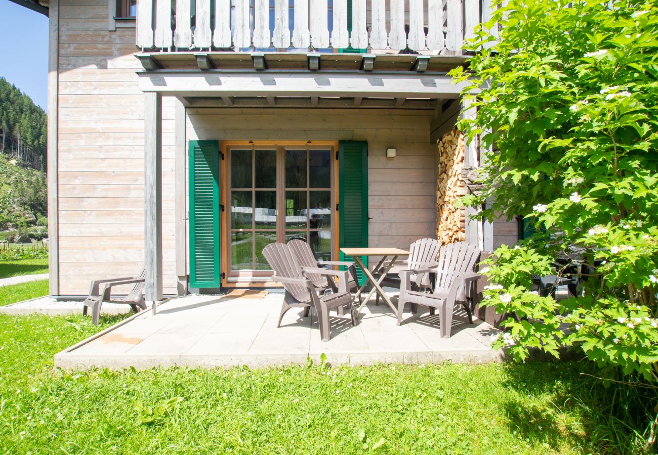 Chalet in Uttendorf - Lodge Seeblick 161 im Tauerndorf Enzingerboden