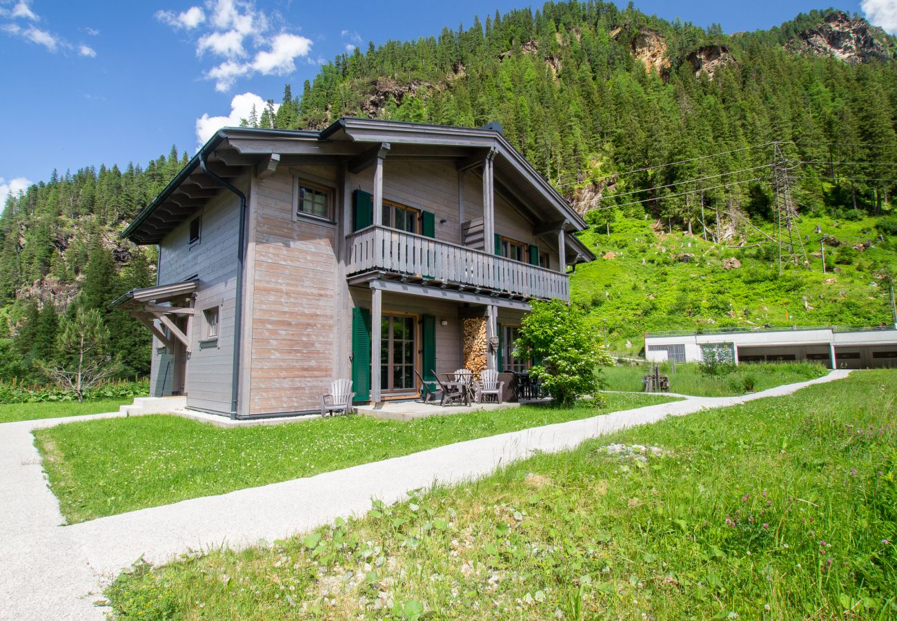 Chalet in Uttendorf - Lodge Seeblick 161 im Tauerndorf Enzingerboden